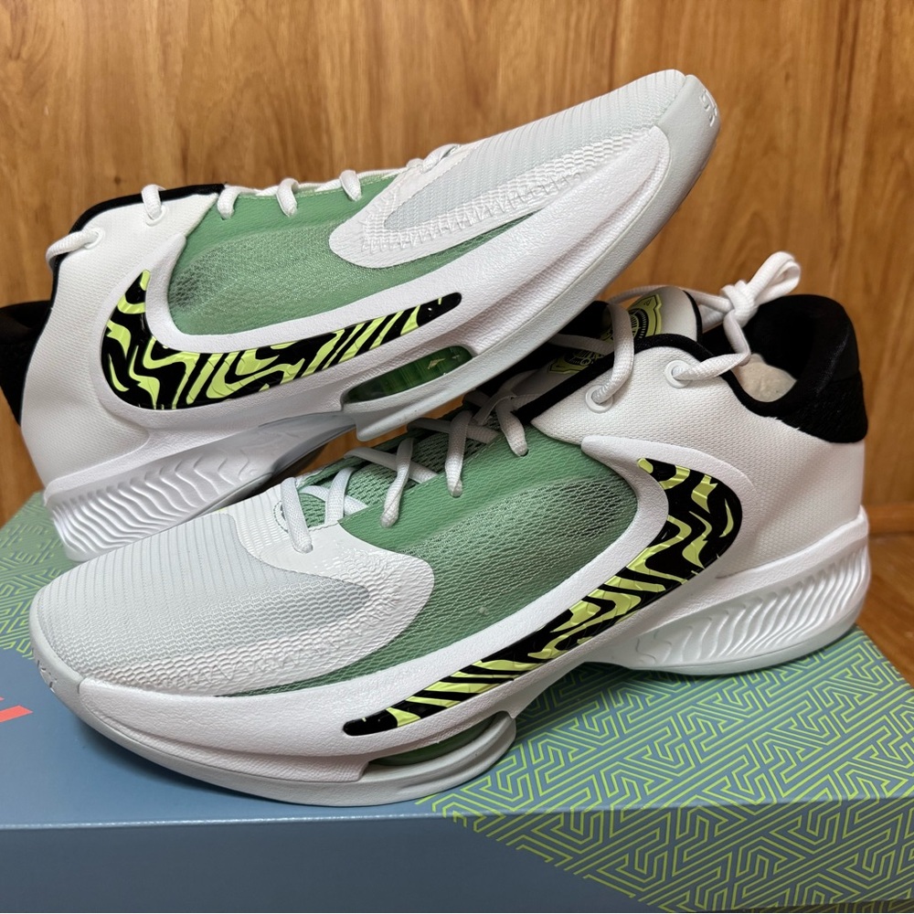 NEW, Nike Zoom Freak 4 Basketball Sneakers DS6149-100 White/Green, Mens 11